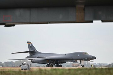 米爆撃機の英基地撤収、背景にイランのドローン攻撃の脅威