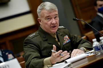 数百ドルの小型ドローン、米軍の新たな脅威に