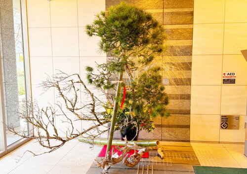 SNS炎上の定番「マンションエントランスの豪華なクリスマスツリー」問題、うまく利用すれば資産価値アップにも！トラブらない導入方法を組合理事会向けに解説