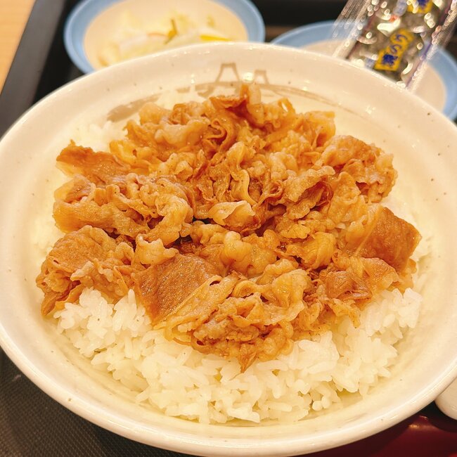 「これで400円は安いな~」「毎日食べに行こうかな」松屋の“ボリューム満点モーニング”朝からガッツリ食べたいときにピッタリ!「安すぎて豚汁も頼んじゃった」