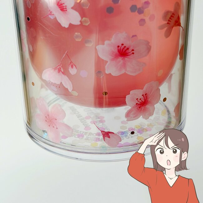「可愛すぎる〜！」「やっぱ買っちゃう」スタバの“きらきら輝くボトル”桜の花だらけでテンション上がる！「めっちゃ可愛いくてお気に入り」