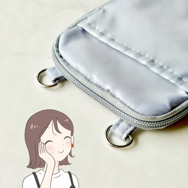 便利すぎて3色まとめ買いした！ダイソーの“財布がわりになるポーチ”お散歩や旅行で大活躍！「ガバッと開いていい」「内ポケットたくさんあって助かる」《購入レビュー》