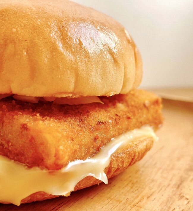 「バイト歴5年だったわたしのイチオシ」モスバーガーの“隠れ人気メニュー”が絶品すぎる!「子供の頃からずっと食べてる」「モスで1番うまいんだから!」【実食レビュー】