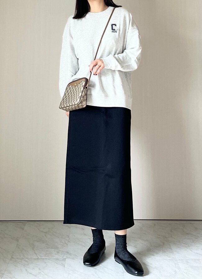 「色違いで買い足しました」GUの“ぽかぽかスカート”きれいめコーデにも使えて優秀です！「冬にはきたい暖かいスカート」「下にタイツを履くと寒さ知らずです」