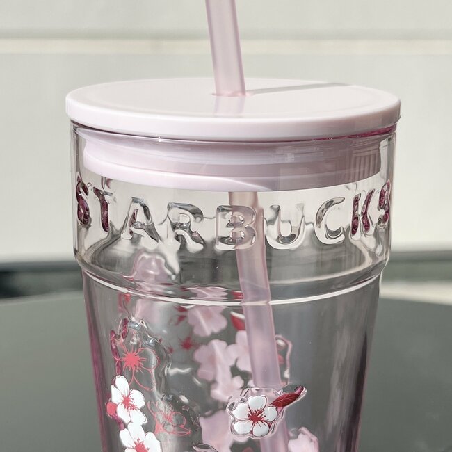 「何とも言えない可愛さ」「ツボすぎて大優勝」スタバの“美しすぎるタンブラー”透明感たっぷりでキレイ！「棚にはラス1でしたが、奥にもありました」