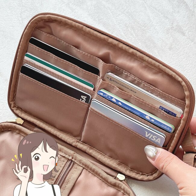 カードや診察券が31枚も入った…！コメダ珈琲の「おしゃれショルダーポーチ」財布代わりになって天才すぎる！