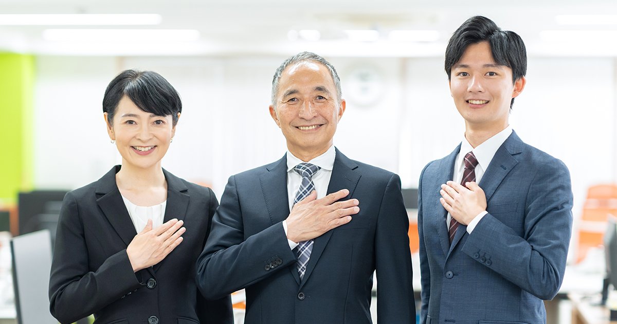 並んだビジネスパーソン
