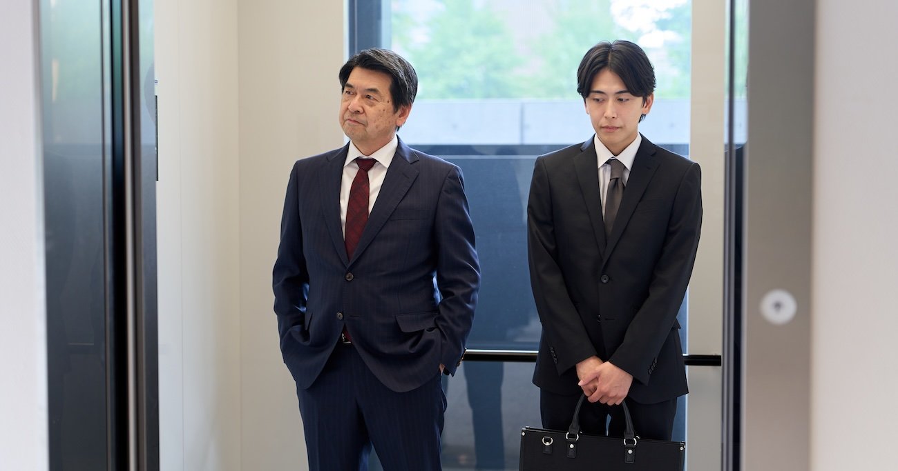 職場のエレベーターで「突っ立ってるだけの人」は仕事ができない。では、優秀な人は何をする？