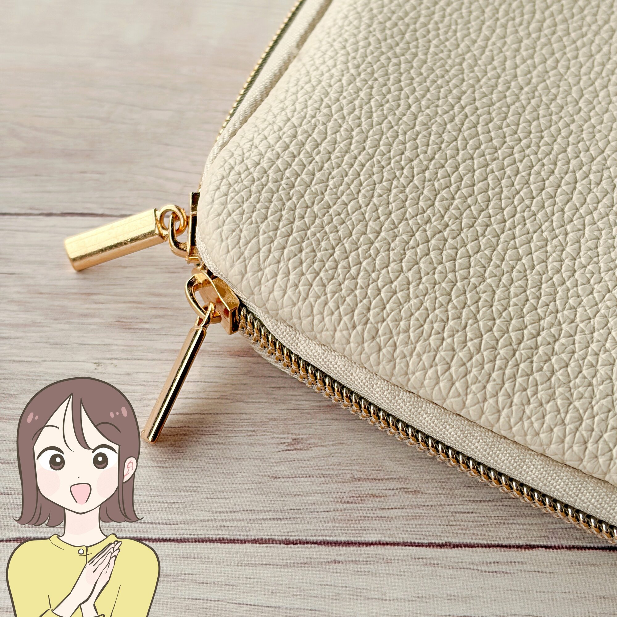 カードや診察券が50枚入った…！3COINSの“ガバッと開くケース”財布がわりにもなって優秀！「ポケットが多くて使いやすい」「100均のものとは比べ物にならない」