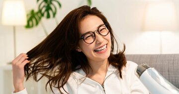 やっていませんか? 髪をおびやかすドライヤーのNG行動