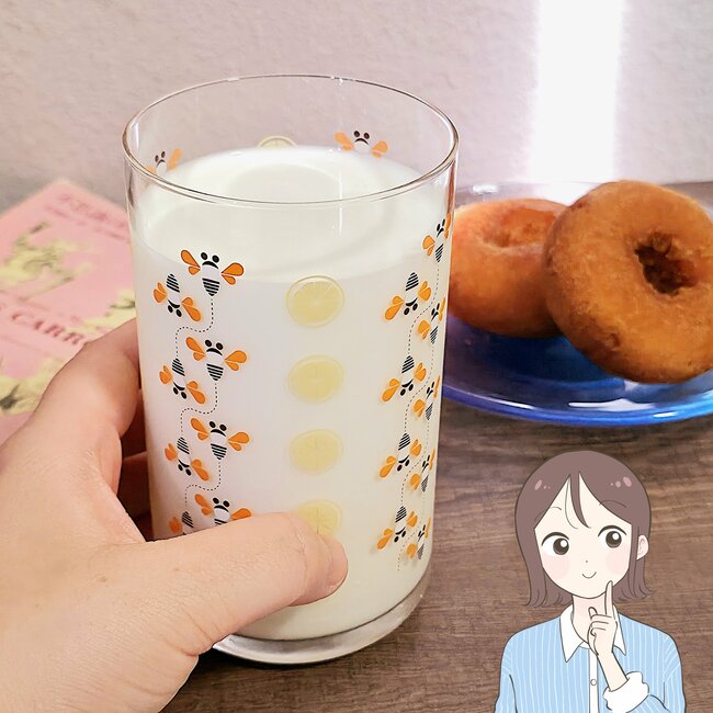 昭和感がたまらない…！ダイソーで見つけた“レトロかわいいグラス”素敵すぎて全種類揃えたくなる！【購入レビュー】