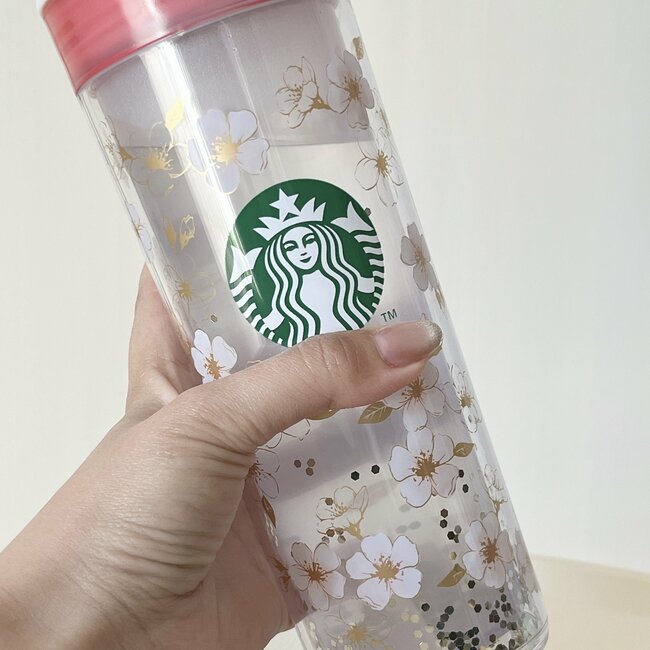 店舗で見つけたらラッキー！スタバ新作の「キラキラ輝くタンブラー」桜のデザインが可愛すぎる…！