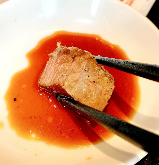 「満腹で帰るのしんどい」吉野家の“豪快すぎる定食”ご飯おかわり無料がありがたい！「吉野家さんやりすぎだよ」「ご飯大盛り2杯も食った」《実食レビュー》