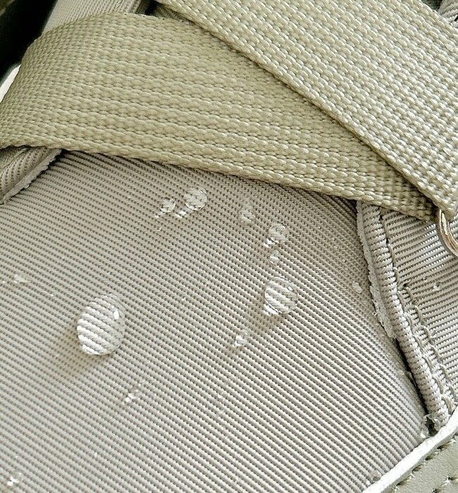 楽ちんすぎて、他のスニーカーに戻れない…!ワークマンの「新感覚シューズ」スポッと履けて、ふんわり歩けちゃうんです!