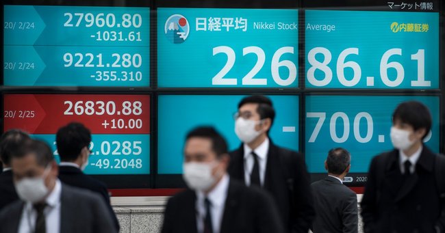 新型肺炎ショックで世界同時株安、エコノミスト9人に聞く日本経済の命運