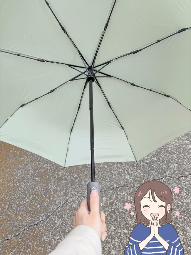 もう普通の傘に戻れない…3COINSの「天才レイングッズ」雨の日のストレスを減らせて嬉しい！「ありそうでなかった！」「すごく助かっています」