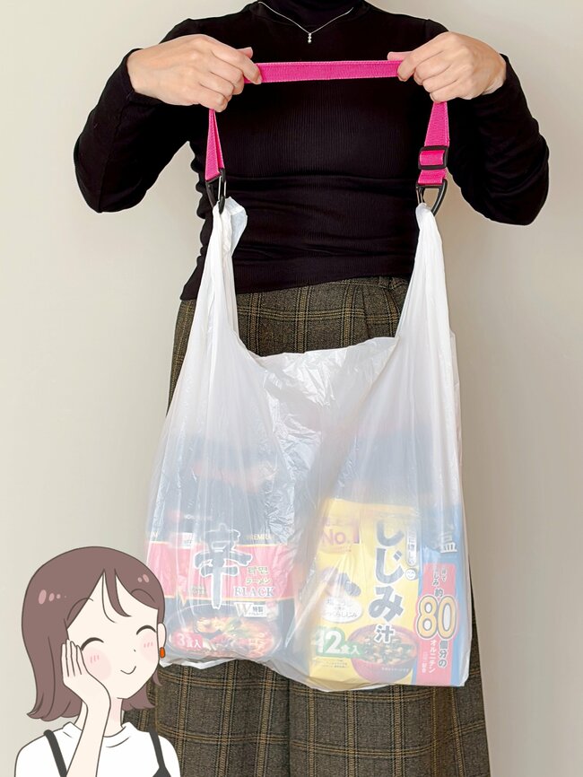 荷物が増えても大丈夫…！セリアで見つけた「レジ袋につけるショルダーベルト」両手が空いて、楽ちんすぎる！