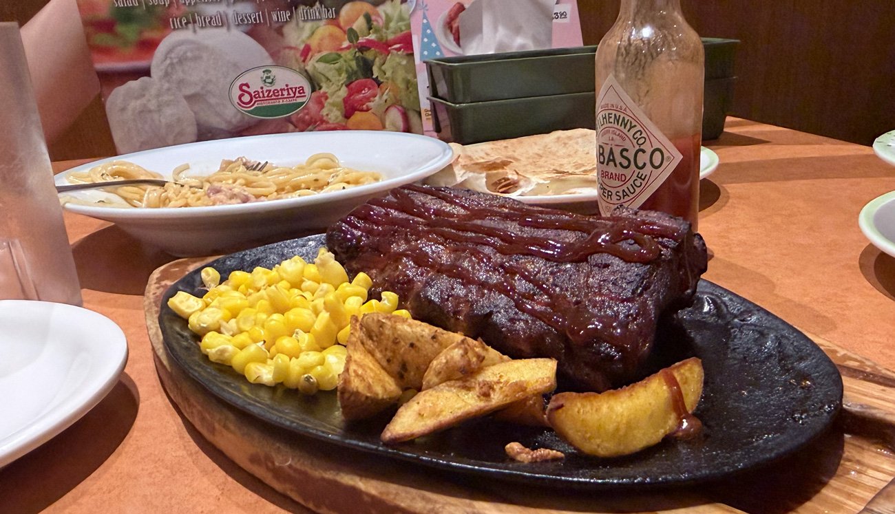 シンガポールのサイゼリヤの一品「BBQポークリブ」