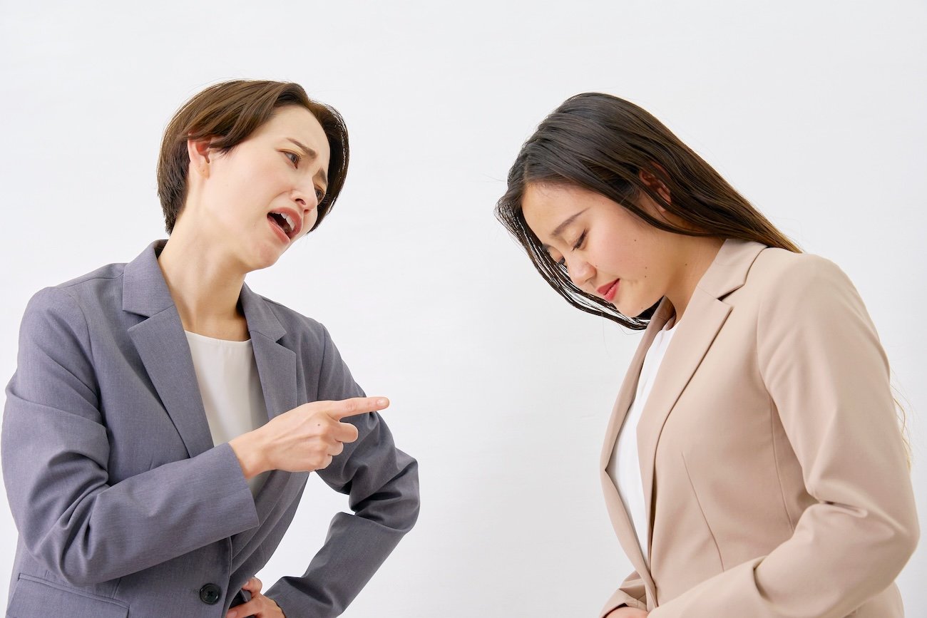 上司のパワハラを社内の相談室に訴えたら、上司から無視されるようになった!「報復的な言動」ってパワハラになる?