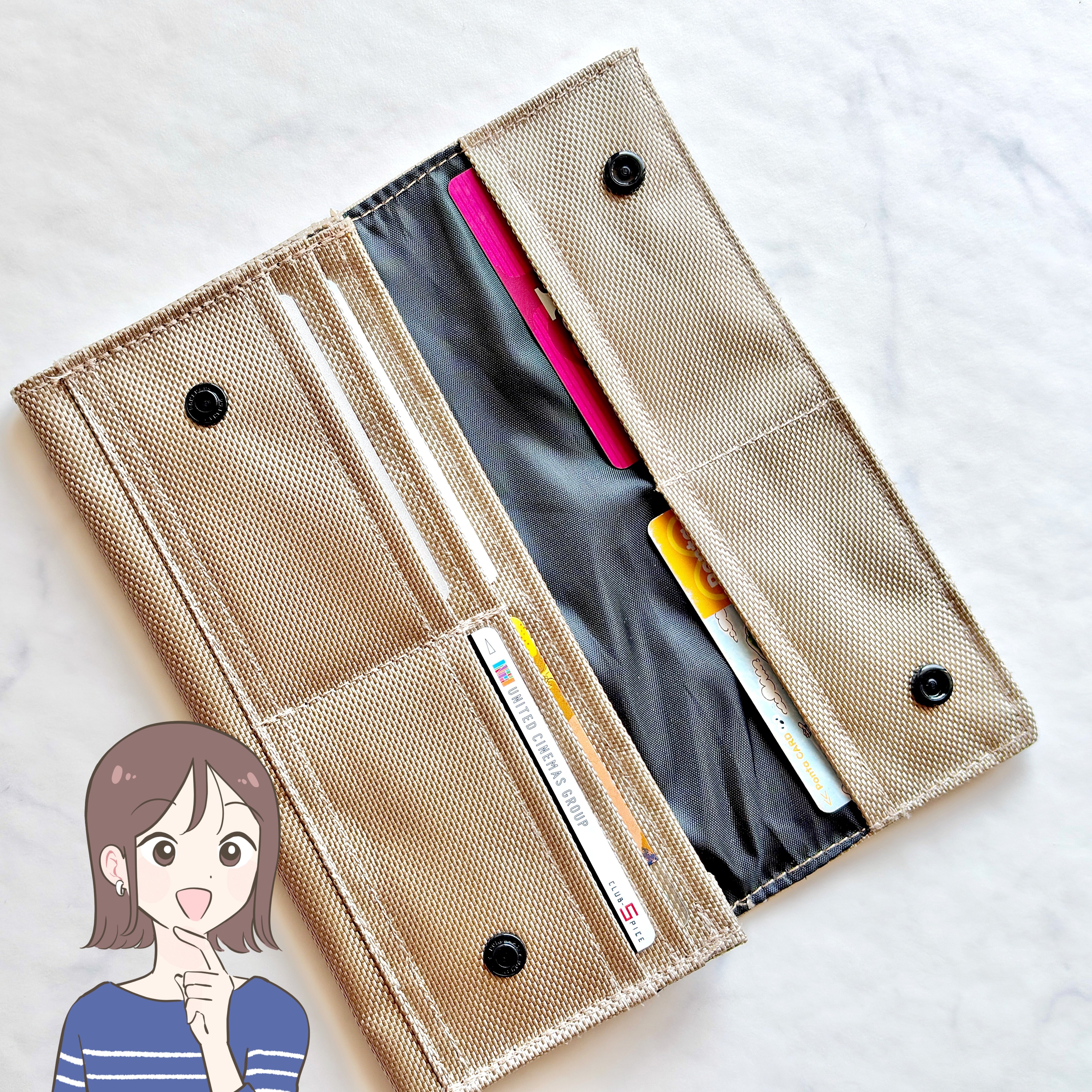 カードや診察券が72枚入った…！ダイソーの「めちゃ軽ウォレット」ポケットたくさんで収納力バツグン！