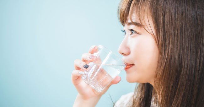水で水分補給 Photo: PhotoAC