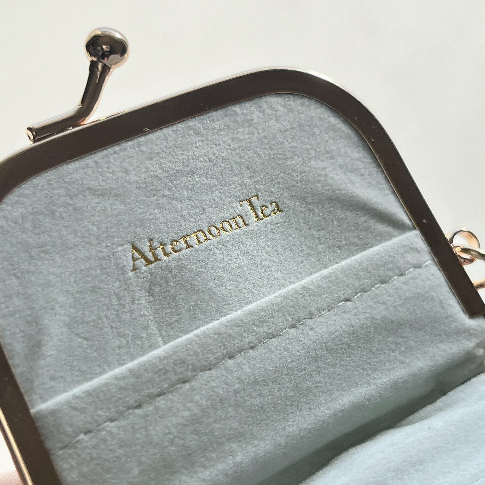 見つけた瞬間、即カゴした！アフタヌーンティーの「星空みたいなポーチ」絵本に出てきそうなデザインで可愛い…！