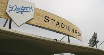 ドジャースファン激怒!スタジアムにまで迫るトランプ政権「過激すぎる不法移民狩り」の異常事態