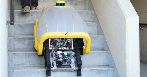 階段を自在に上り下りする「アメーバ型ロボット」が狙う“ラストワンマイル物流”の革命