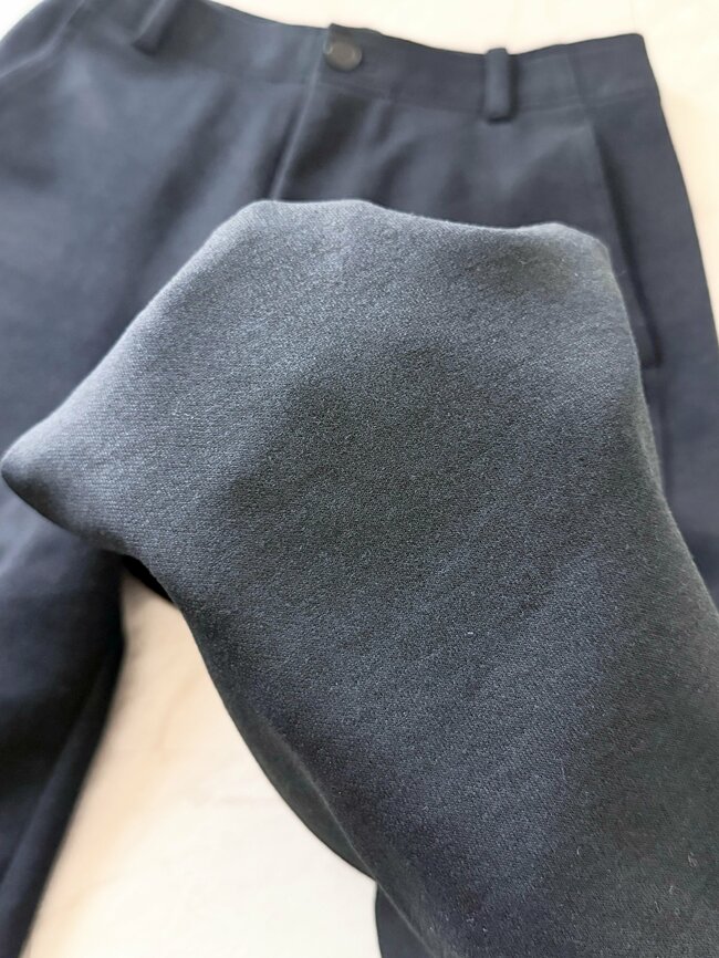 買って大正解でした！ユニクロの「新作ふんわりパンツ」はくだけで脚がスラッと見えるし、着心地もバッチリです！《購入レビュー》