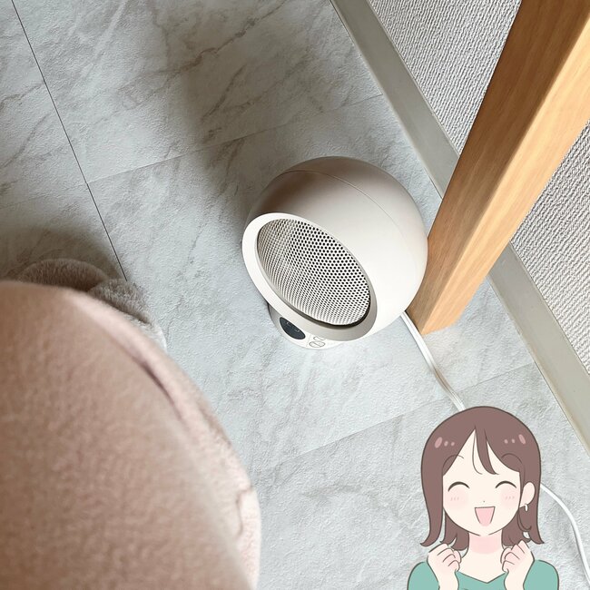 つけた瞬間、足元がポカポカ！3COINSの“コンパクトヒーター”小さいのにパワーがすごい！「めちゃくちゃ温かい」「朝晩さむいから助かる」