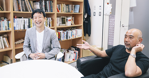 「ファイナンス思考」はビジネスに必要なセンスの最たるものだ＝楠木建×朝倉祐介＜特別対談　前編＞