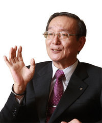 NTT(日本電信電話)社長 鵜浦博夫 <br />BtoBビジネスへと転換し<br />企業を支える「黒子」になる