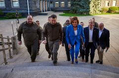 ペロシ下院議長率いる米議員団がキーウ訪問、支援継続を表明