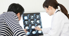 大腸がん検査で切除のポリープが悪性腫瘍と判明！追加手術か経過観察か