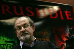 米、イラン政府の関連組織に制裁検討　ラシュディ氏襲撃事件受け