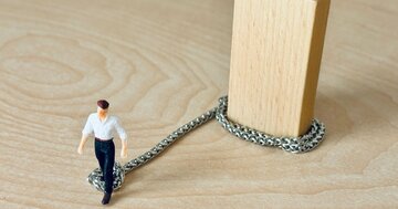 【大人になっても自由になれない】子どもの頃の「親からの呪い」とは？