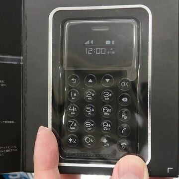 カードサイズのSIMフリーケータイ「NichePhone-S」が4980円でセール中