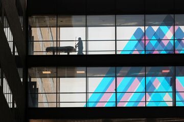 アルツハイマー治療薬、病院運営大手2社は患者への投与見送り