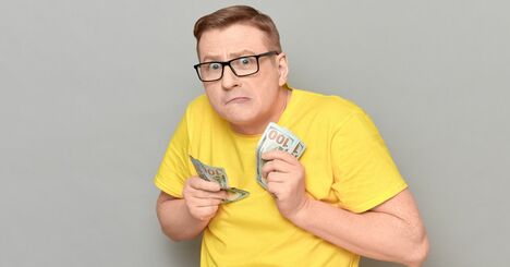 ケチがバレる瞬間！他人から一瞬で〈ケチ認定〉される5つの言動
