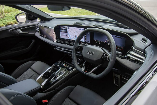 アウディA5アバントTFSI e-hybridクワトロSラインインパネ