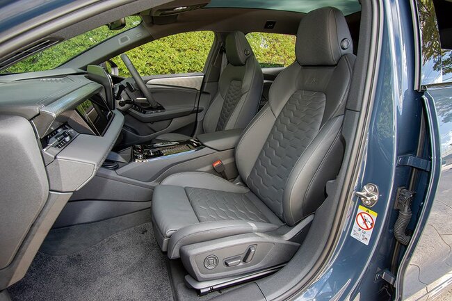 アウディA6アバントe-tron パフォーマンス前席