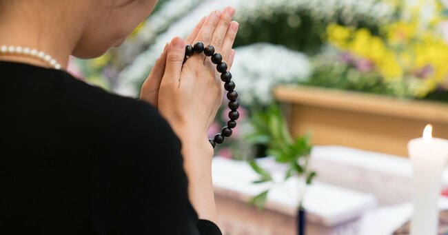 葬式の平均参列者数は10年間で38人と半減~ひとり死時代の死生観