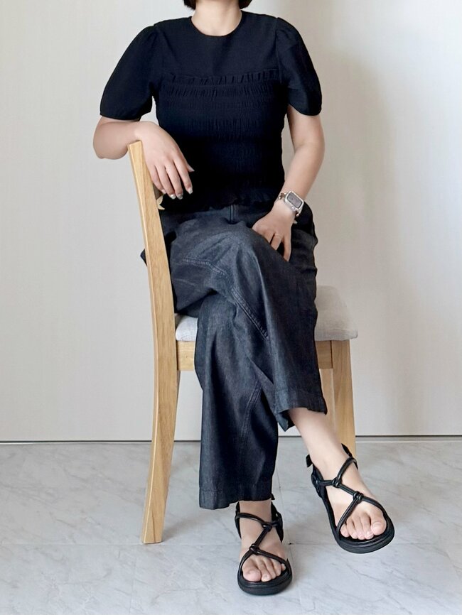 「久々に当たりの商品を見つけた」GUの“美シルエットなパンツ”薄くてはき心地バツグン！「ヘビロテ中です」「色違いで2着買っちゃいました」《購入レビュー》