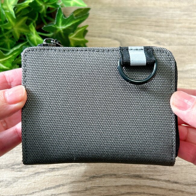 ガバッと開いて使いやすい！ワークマンの「コンパクトな財布」お会計がスムーズになった！