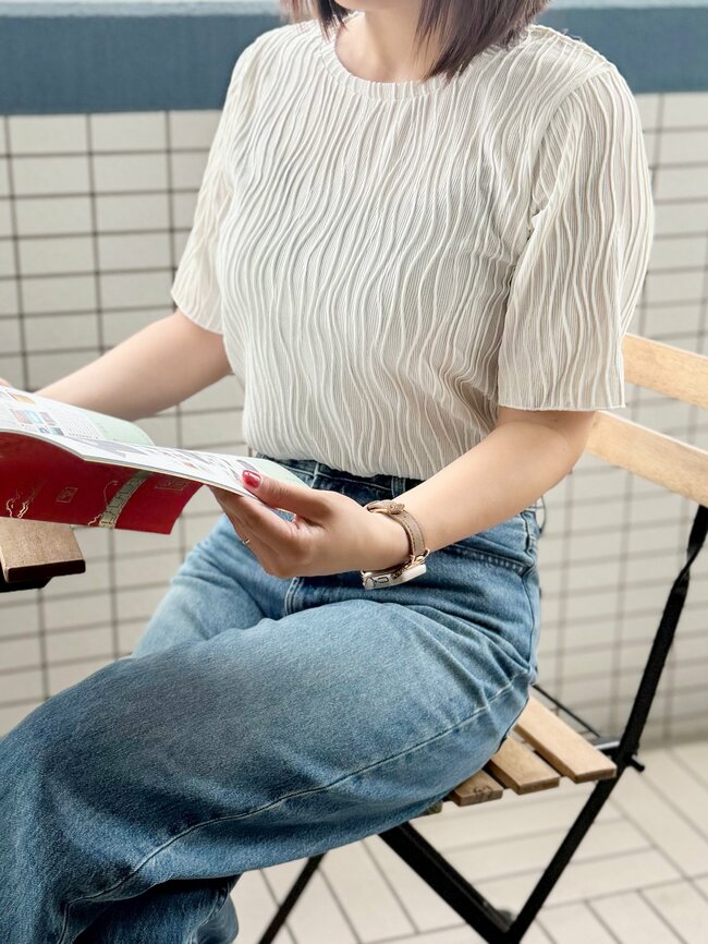 「色違いで購入」「1枚で大活躍です」グローバルワークの“着回しトップス”がコーデの主役になる華やかさ!「形が綺麗なのでスッキリ着れました」