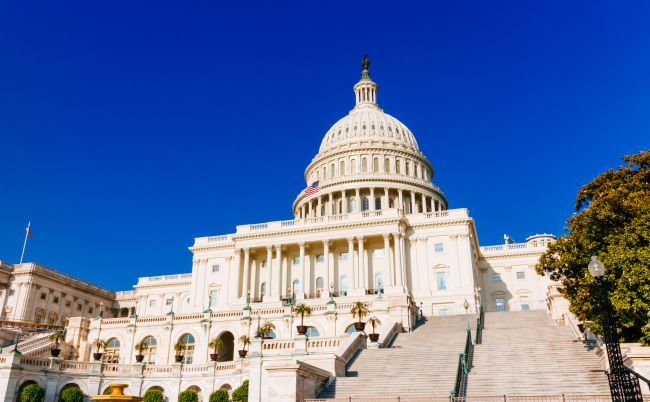 コロナ禍の米国で政治の機能不全危機、注目浴びる「対策を止めない仕掛け」とは