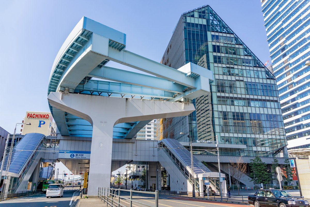 ゆりかもめ・豊洲駅の先のカーブ