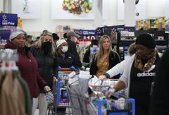 ウォルマート、米国の全店舗でマスク着用を要請へ