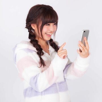 10～20代は動画配信サービス、50～60代はテレビを観ている