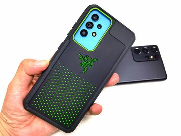 「Galaxy A32 5G」に「Galaxy S21 Ultra」用のRazerのケースを流用してみた